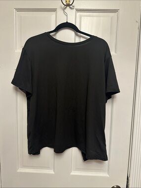Womens Black Short-Sleeve Crewneck Tee